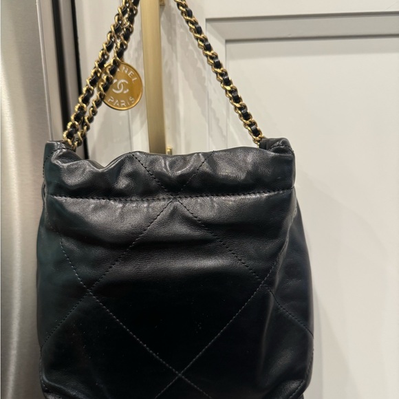 CHANEL 22 Mini Handbag Black - Picture 3 of 7